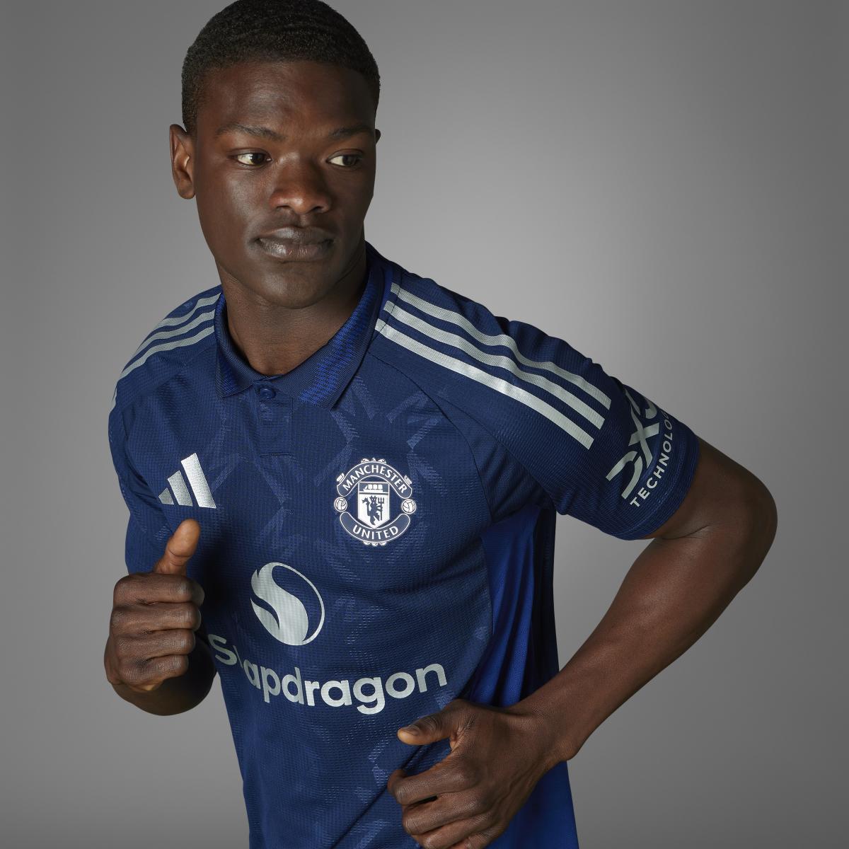 product/a/d/adidas_iu1391_13_apparel_photography_heromrktng_view_4.jpg