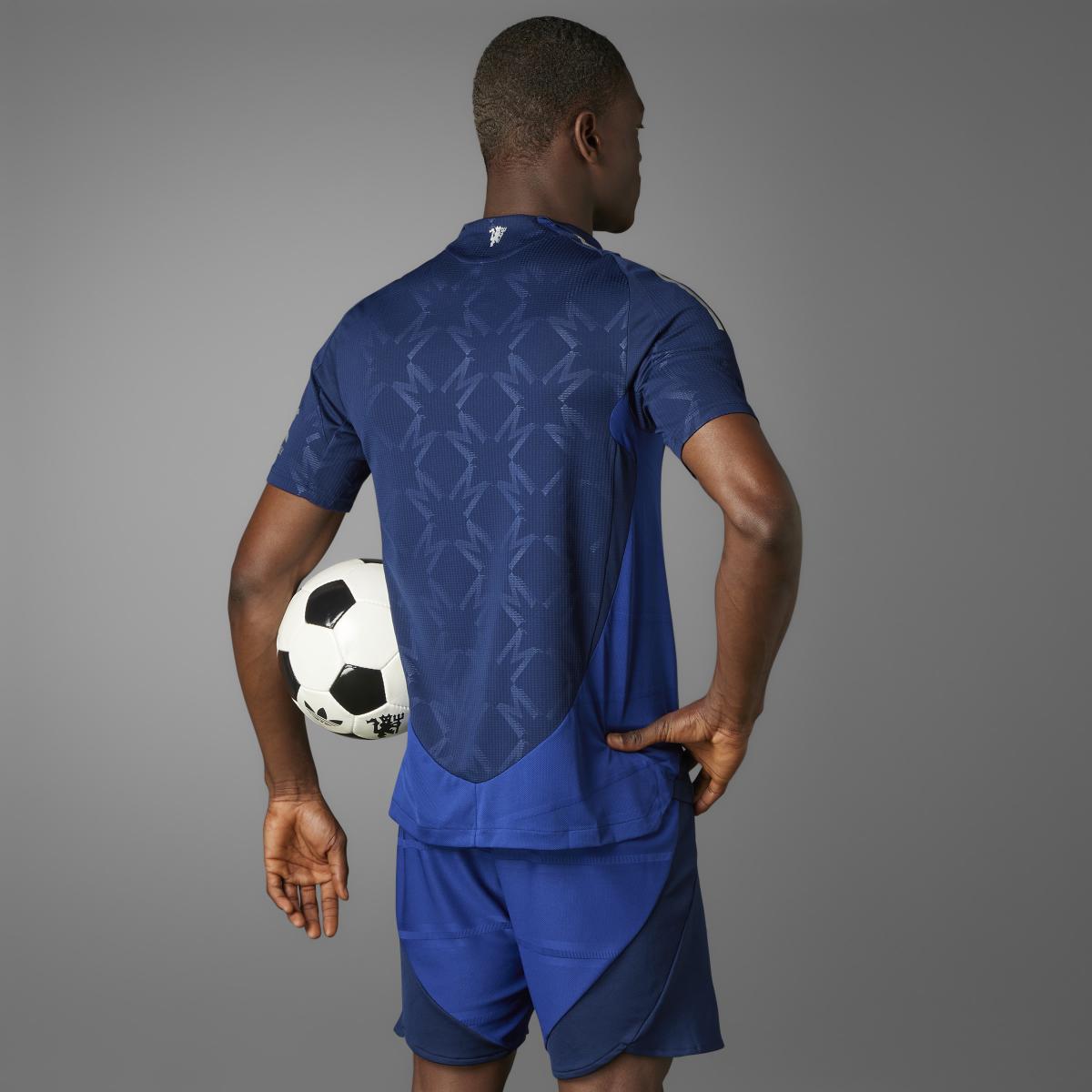 product/a/d/adidas_iu1391_14_apparel_photography_heromrktng_view_5.jpg