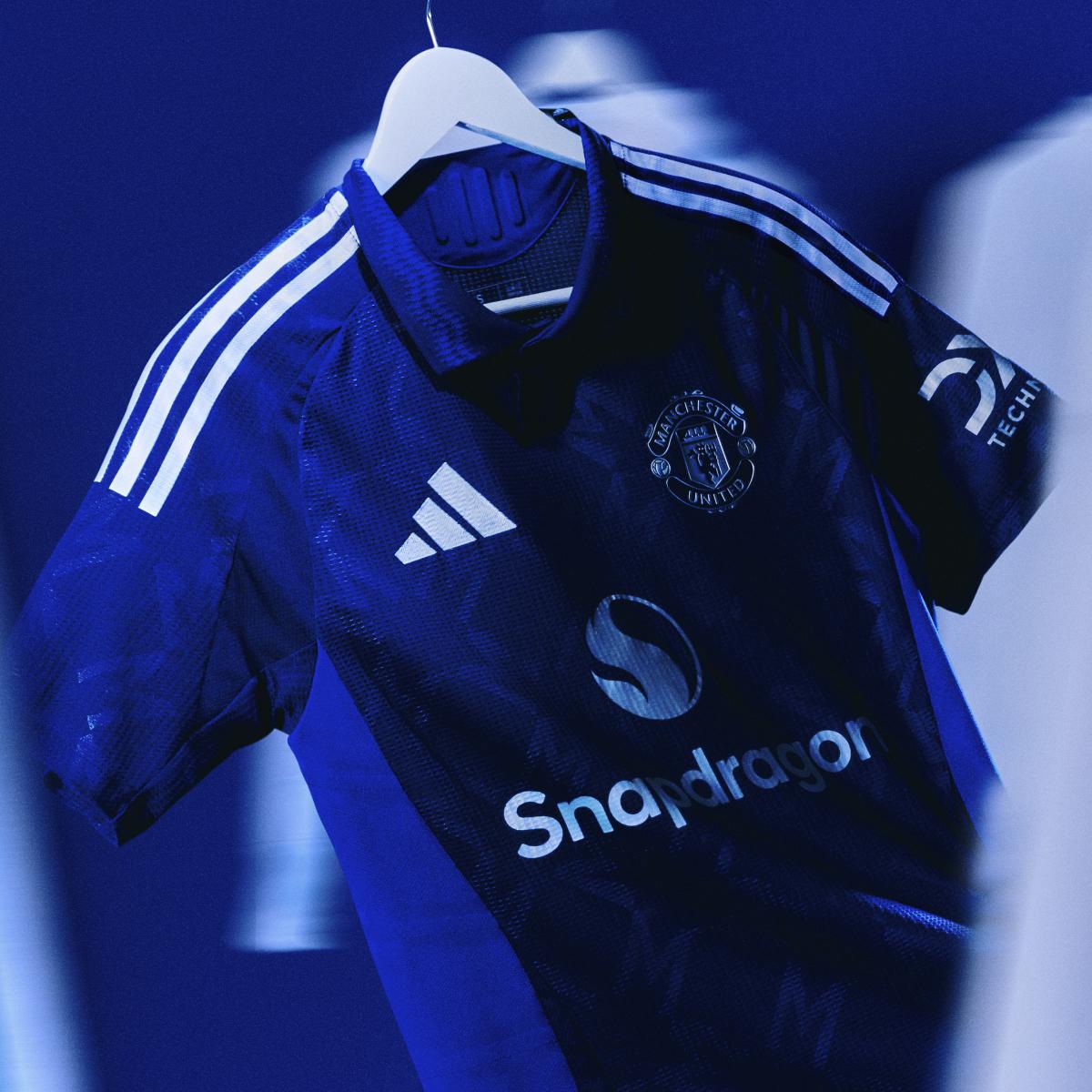 product/a/d/adidas_iu1391_19_apparel_photography_descmrktng_view_1.jpg