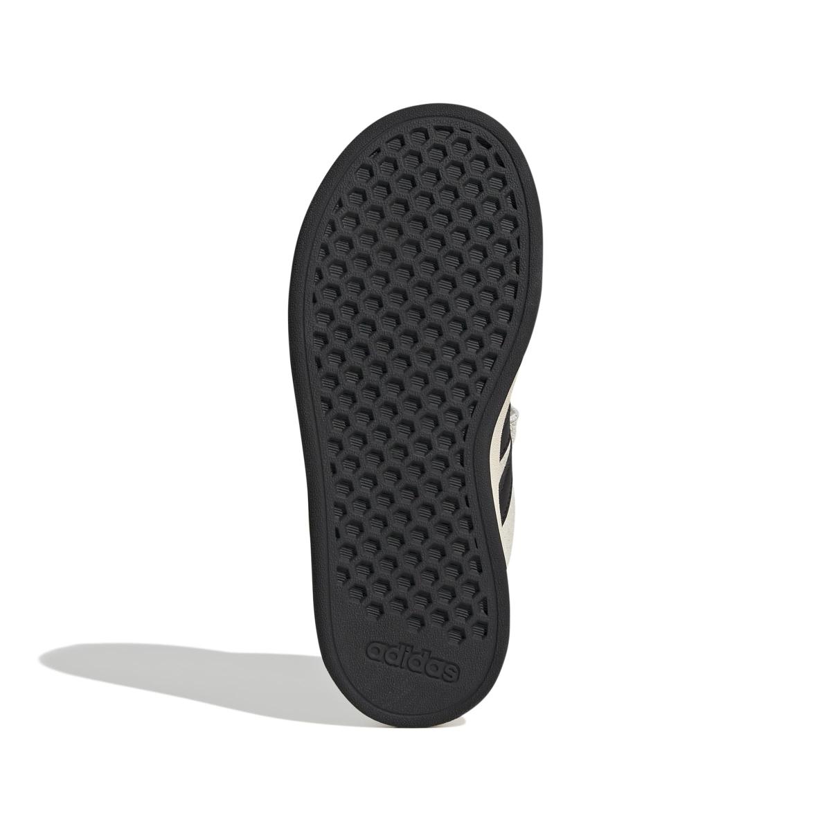 product/a/d/adidas_jr5568_4_footwear_photography_bottom_view_white-nw091725.jpg