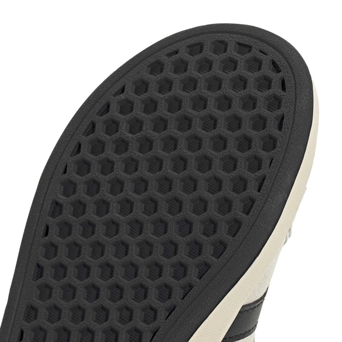 product/a/d/adidas_jr5568_9_footwear_photography_detail_view_2_white-nw091725.jpg