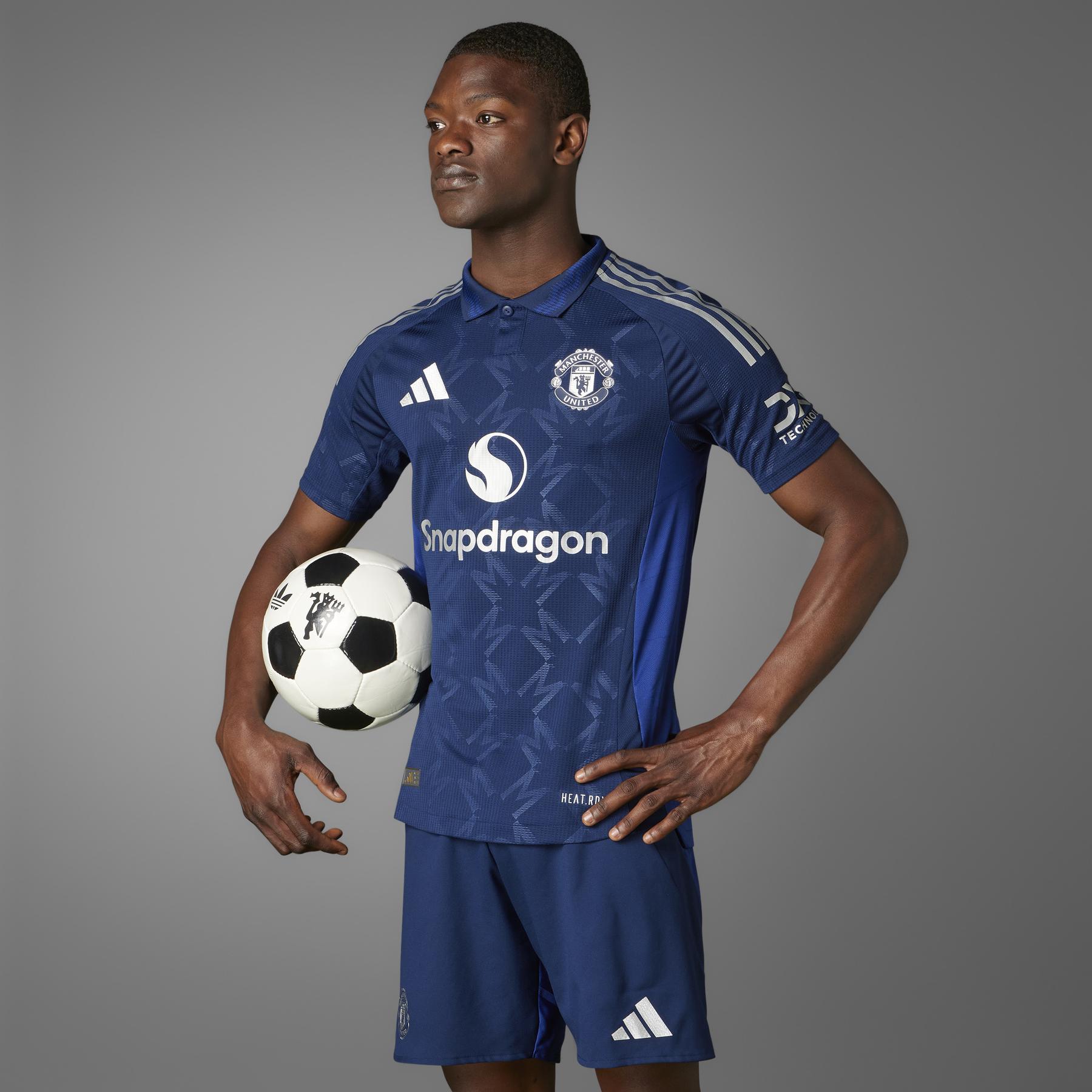 product/a/d/adidas_iu1391_11_apparel_photography_heromrktng_view_1.jpg
