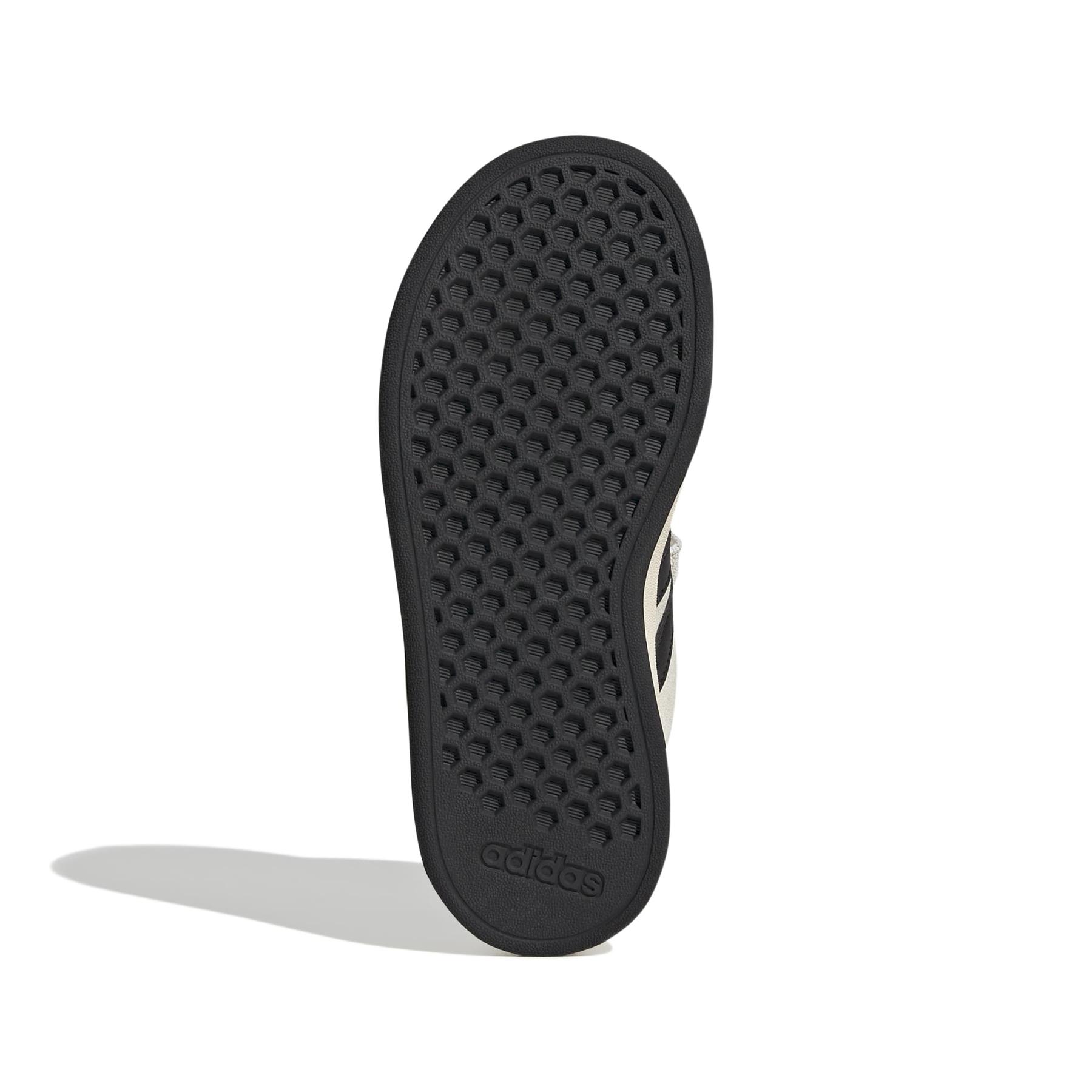 product/a/d/adidas_jr5568_4_footwear_photography_bottom_view_white-nw091725.jpg